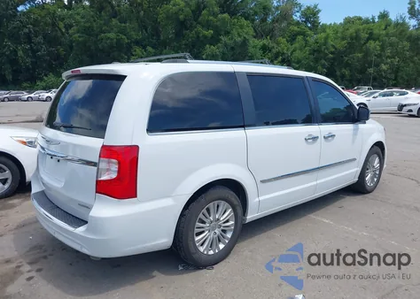 2016 Chrysler Town & Country Limited z USA, uszkodzony, nr VIN 2C4RC1JGXGR150259